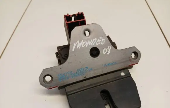 Ford Mondeo MK IV Tailgate/trunk/boot lock/catch/latch 152109