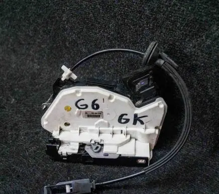 Volkswagen Golf VII Coupe door lock (next to the handle) 5K2837015
