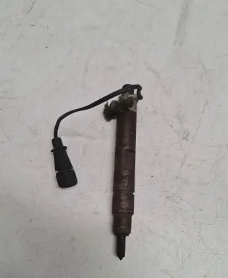 Volkswagen PASSAT B5 Fuel injector 028130201S