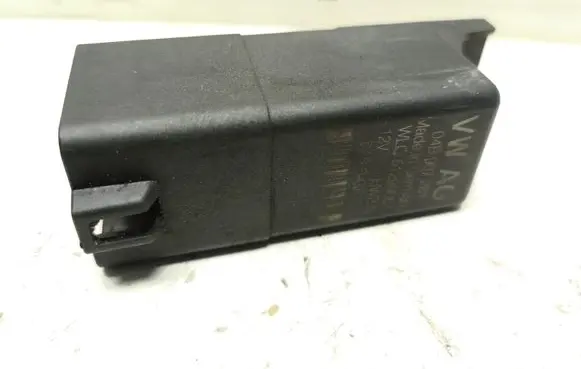 Volkswagen Polo V 6R Glow plug pre-heat relay 04B907281 51299067