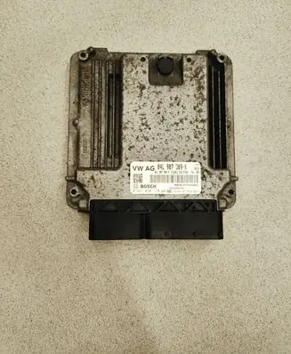 Audi Q3 8U Engine control unit/module 04L907309K 31030170