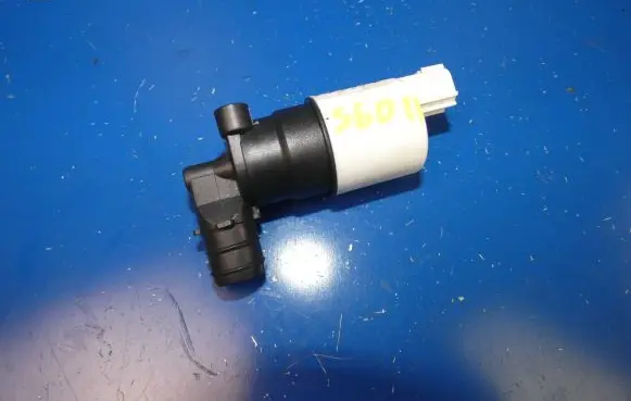 Volvo S60 Windscreen/windshield washer pump