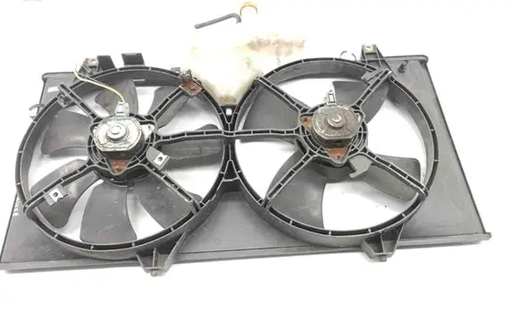 Radiator cooling fan shroud