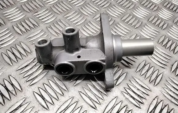 Volvo V70 Master brake cylinder