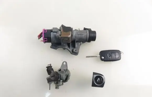 Audi A4 S4 B6 8E 8H Ignition lock 4B0905851G