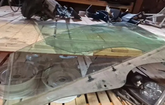 Citroen C5 Front door window glass four-door