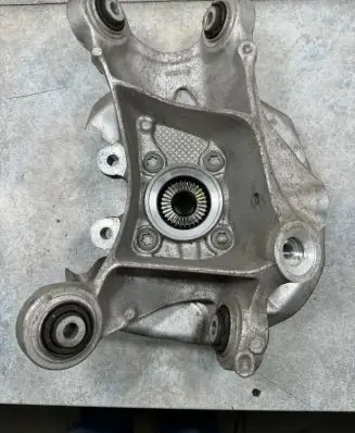 BMW i3 Rear wheel hub spindle/knuckle 6852162 33326852162