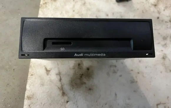 Audi Q3 F3 Radio/CD/DVD/GPS head unit 83A035876