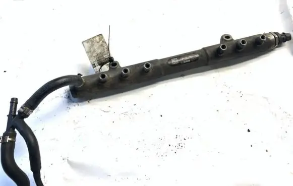 Volvo V70 Fuel main line pipe 30777554 0445215023