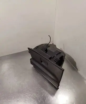 Glove box