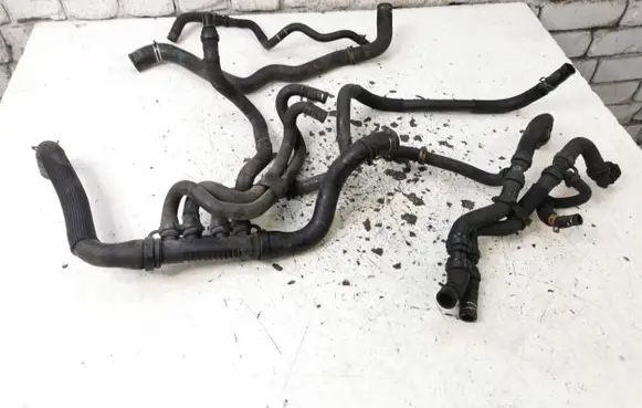 Coolant pipe/hose