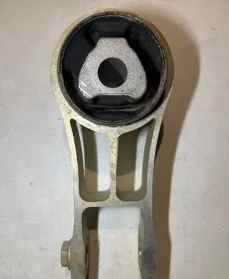 Chrysler Pacifica Engine mount bracket 68224737AB P68224737AB D029222816