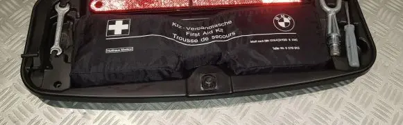 BMW 5 E60 E61 First aid kit 6761420