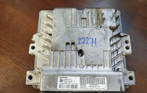 Peugeot 207 Engine control unit/module 9800268980 S180123008A