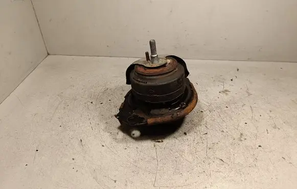 Lancia Thema Engine mounting bracket 