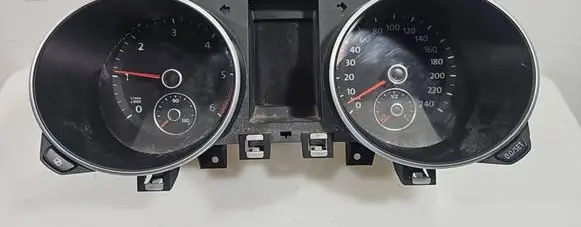 Volkswagen Golf VI Speedometer (instrument cluster) 5K0920870G 1005021027 503002506103