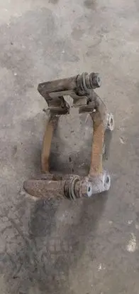 Volkswagen PASSAT B6 Rear brake pad spring 