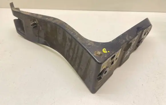 Audi A4 S4 B6 8E 8H Front bumper mounting bracket 8E0821137