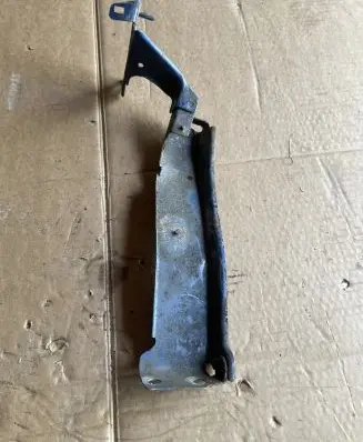 Audi A5 Sportback 8TA Fender mounting bracket 8K0821136B