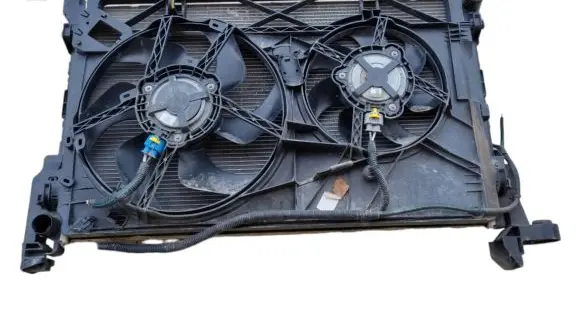 Opel Vivaro Radiator set 214104966R 214816680R 93868357