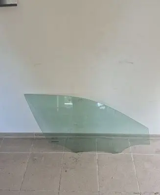 Volvo XC40 Front door window glass four-door 32244798