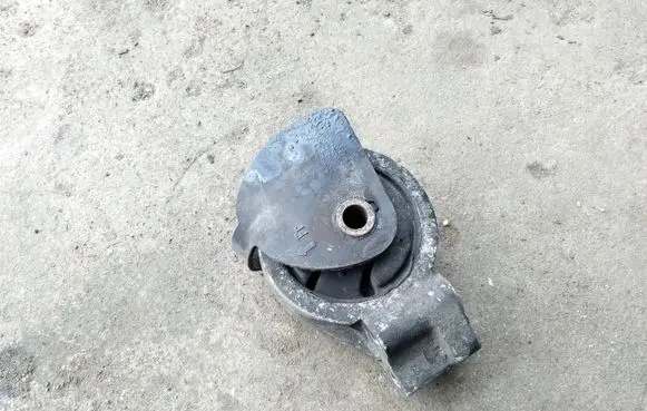 Volvo S40, V40 Gearbox mount