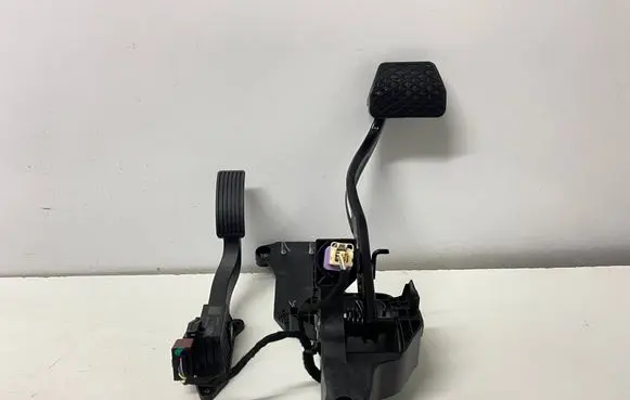 Chery Jaecoo 7 Accelerator throttle pedal bracket 204000920AA 204000516AA