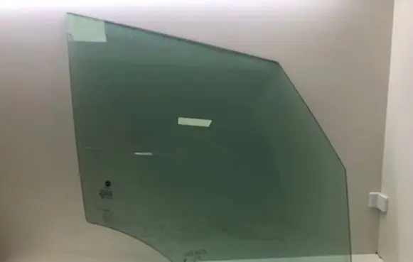 Fiat 500L Front door window glass four-door