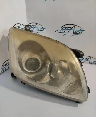 Toyota Avensis T250 Headlight/headlamp 8111005194