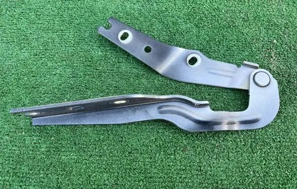 Volkswagen Golf VII Engine bonnet/hood hinges 5G0823302B