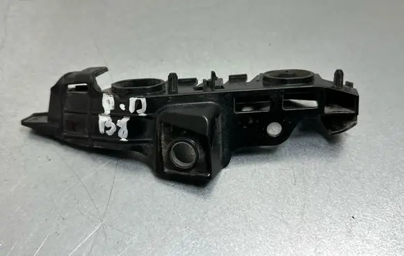 Volkswagen PASSAT B8 Front bumper mounting bracket 3G0807050