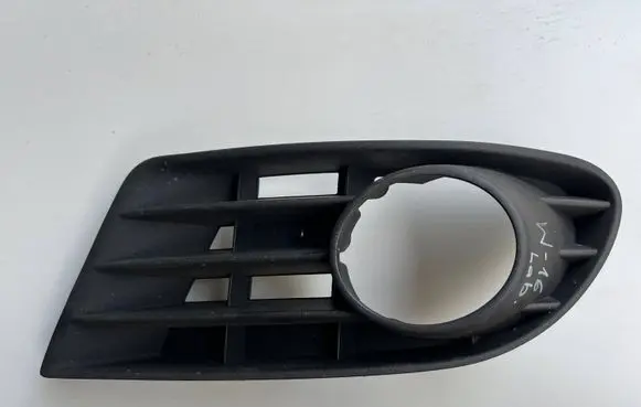 Volkswagen Golf Plus Front fog light trim/grill 5M0853666B