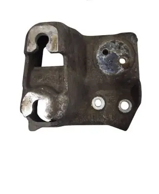 Subaru Outback Engine mounting bracket 
