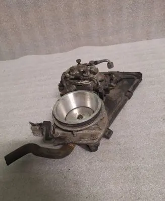 Audi 80 90 S2 B4 Fuel distributor 