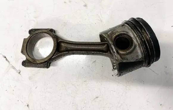 Chrysler Sebring (JS) Piston with connecting rod 038j