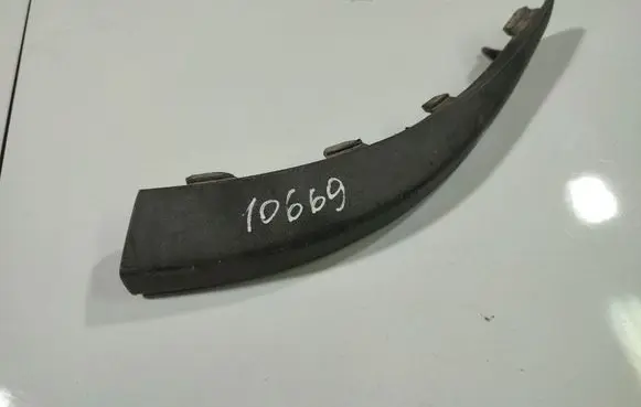 Ford Focus Under headlight/headlamp trim 1M5117C772AD 1M51-17C772-AD