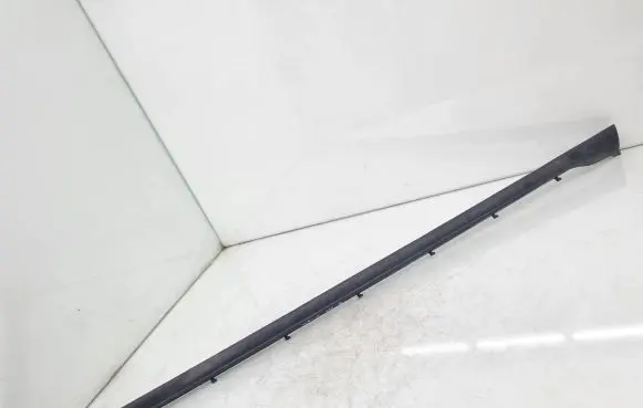 Porsche Taycan 9J1 Rubber seal front door window/glass 9J1837639