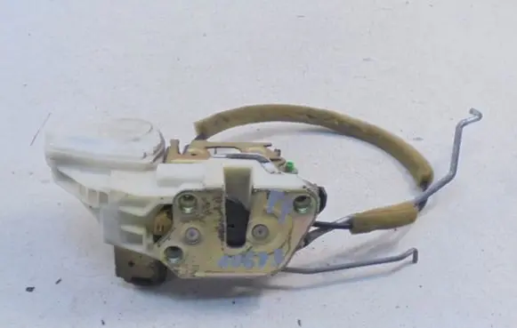 Mitsubishi Space Runner Front door lock