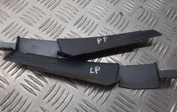 Opel Zafira B Front arch trim 13142286