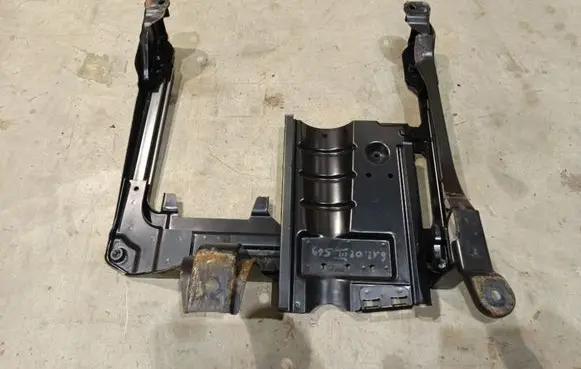 Volkswagen Touareg I Driver seat console base 