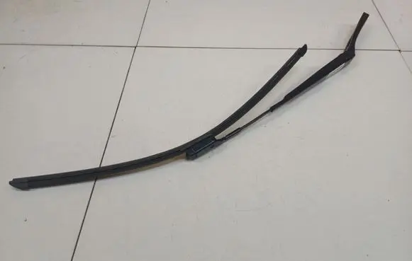 Volkswagen PASSAT B6 Front wiper blade arm 3C955409C