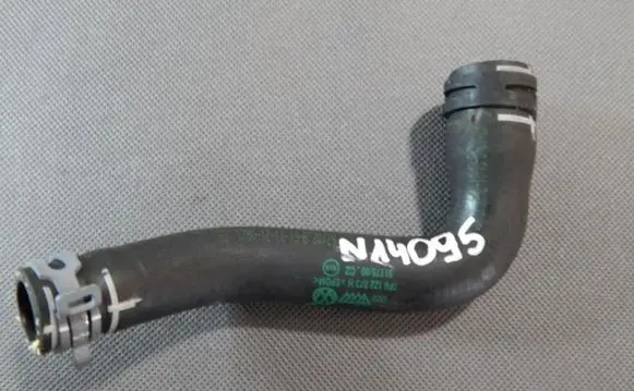 Volkswagen Touareg II Engine coolant pipe/hose 7P6122073H