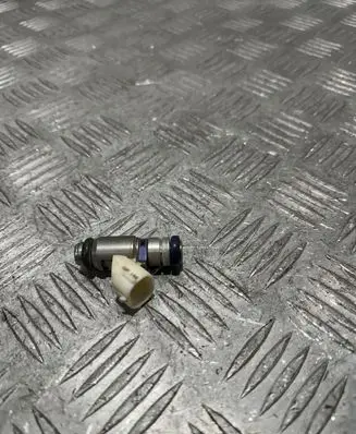 Seat Ibiza IV (6J,6P) Fuel injector 036031