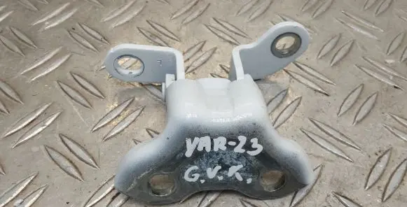 Toyota Yaris XP210 Rear door upper hinge