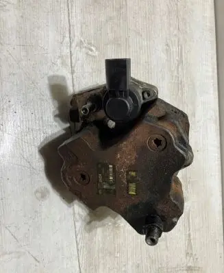 BMW X3 E83 Fuel injection high pressure pump 7798333