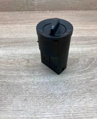Volkswagen Golf IV Light switch 1C0941531A