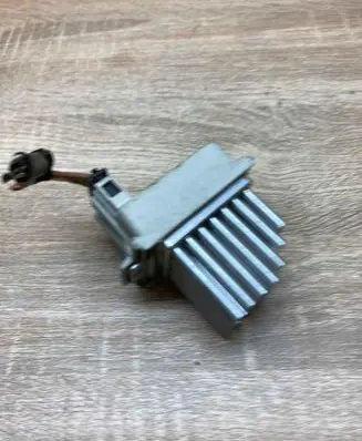 Seat Cordoba (6K) Heater blower motor/fan resistor 5DS006467 W964253H WITHPLUG
