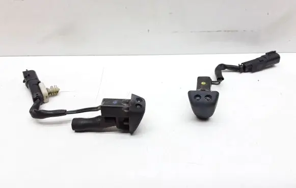 Volvo S60 Windshield washer spray nozzle 