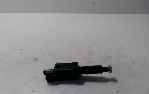 Volkswagen PASSAT B5 Brake pedal sensor switch 911907343B