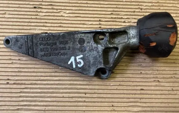 Skoda Octavia Mk2 (1Z) Engine mounting bracket 8E0199343J
